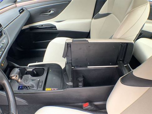 Certified 2025 Lexus ES 350 w/ Premium Package image 21