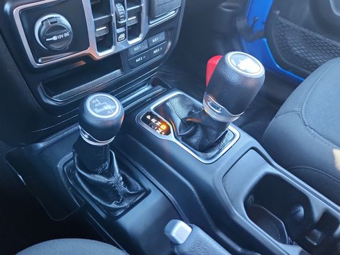 Used 2022 Jeep Wrangler Unlimited Sport image 23