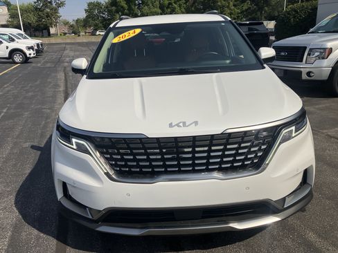 Used 2024 Kia Carnival SX FWD image 2