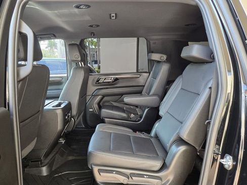 Used 2025 Chevrolet Suburban LT w/ Comfort Package image 15