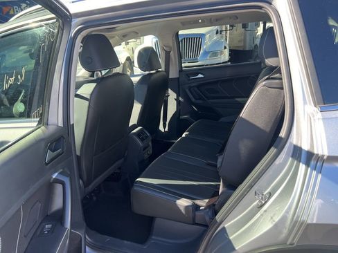 Used 2024 Volkswagen Tiguan SE image 11