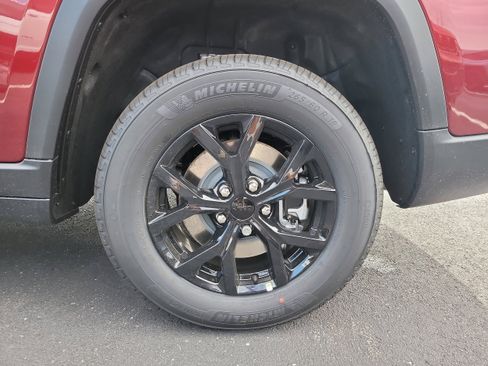 New 2026 Jeep Grand Cherokee L 2WD image 9
