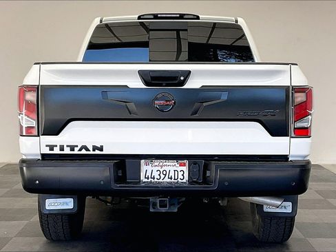 Used 2021 Nissan Titan PRO-4X image 3