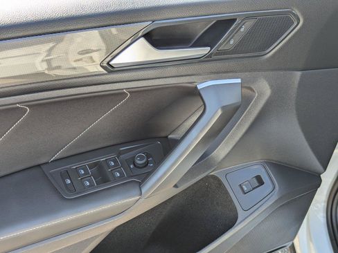 Used 2024 Volkswagen Tiguan SE w/ Panoramic Sunroof Package AWD/4WD image 11
