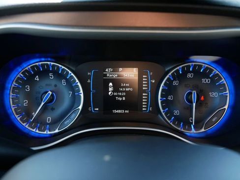 Used 2017 Chrysler Pacifica Touring image 23