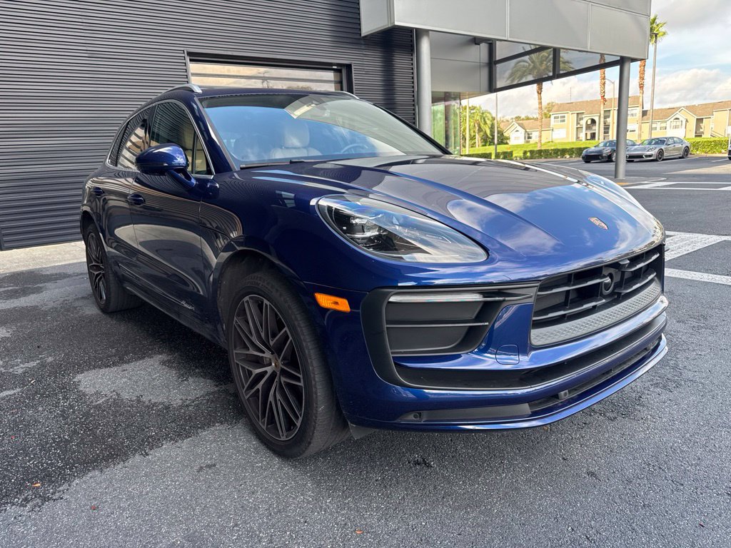 Certified 2024 Porsche Macan AWD/4WD image 2