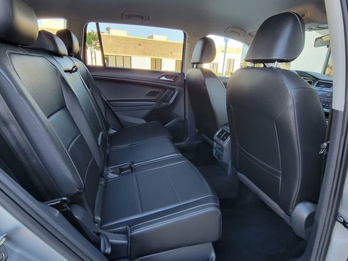 Used 2021 Volkswagen Tiguan SE image 27