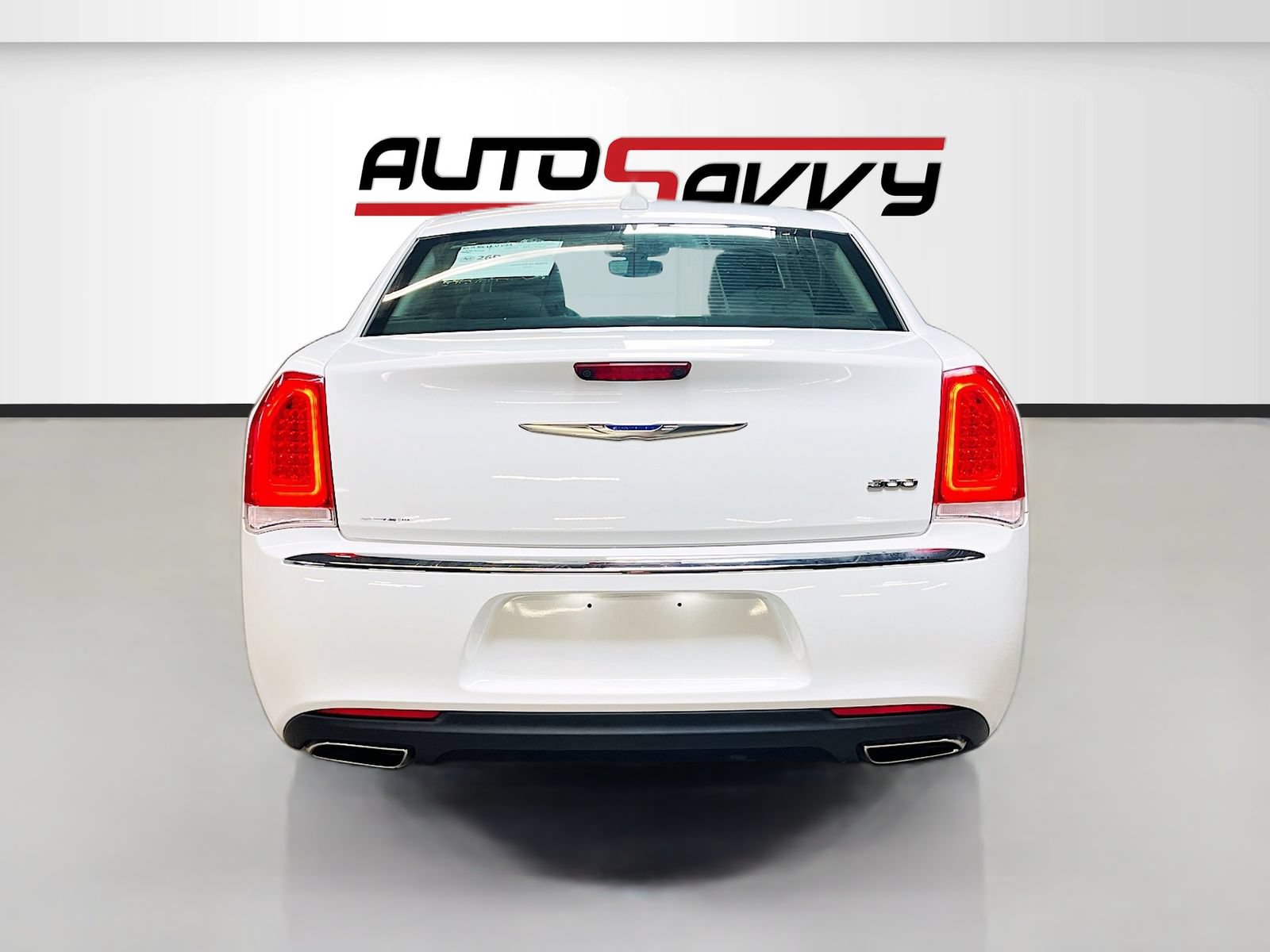 Used 2023 Chrysler 300 Touring RWD image 6