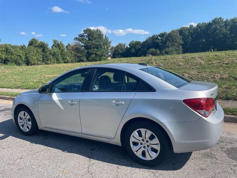 Used 2015 Chevrolet Cruze LS image 4