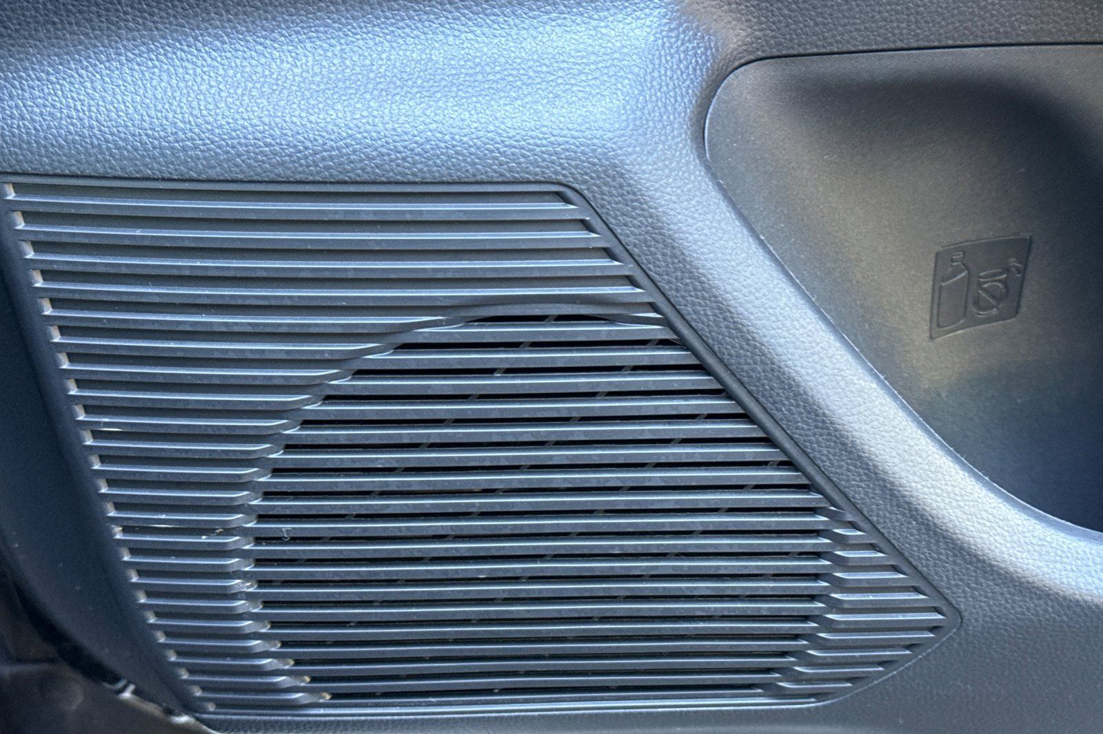 Used 2025 Toyota Prius LE FWD image 21