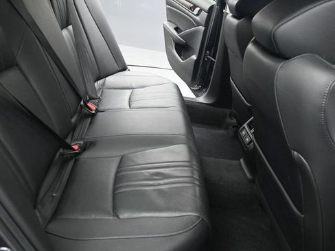 Used 2021 Honda Accord Touring image 18