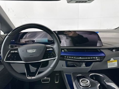 New 2026 Cadillac Optiq Luxury 1 image 16
