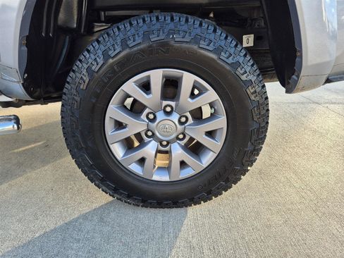 Used 2019 Toyota Tacoma SR5 image 15