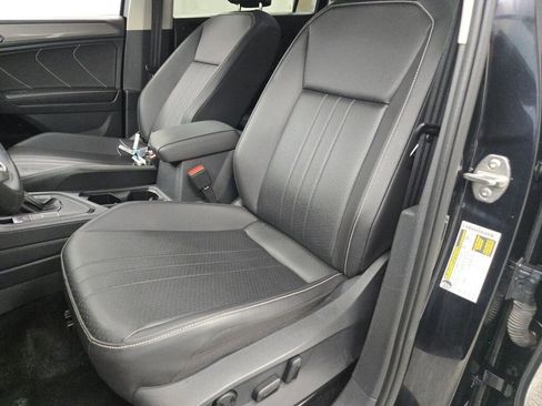 Used 2024 Volkswagen Tiguan SE image 29