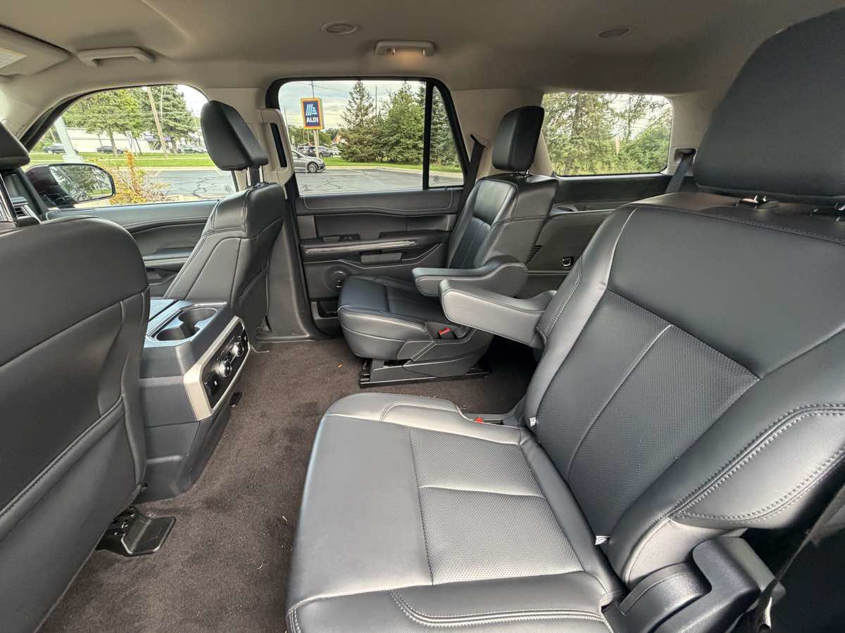 Used 2023 Ford Expedition XLT AWD/4WD image 12