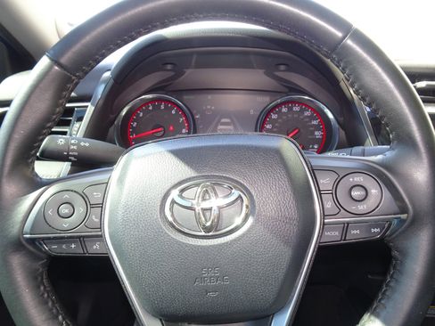 Used 2020 Toyota Camry XSE w/ Navigation Package image 23