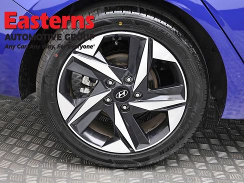 Used 2023 Hyundai Elantra Limited w/ Preferred Accessory Package image 32