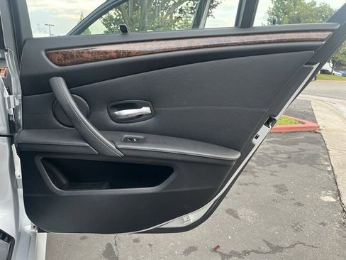 Used 2008 BMW 550i Sedan image 34