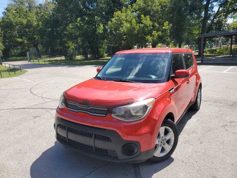 Used 2019 Kia Soul FWD image 2