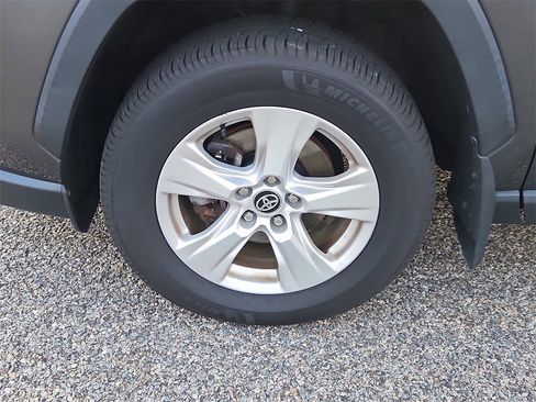 Used 2020 Toyota RAV4 XLE image 31