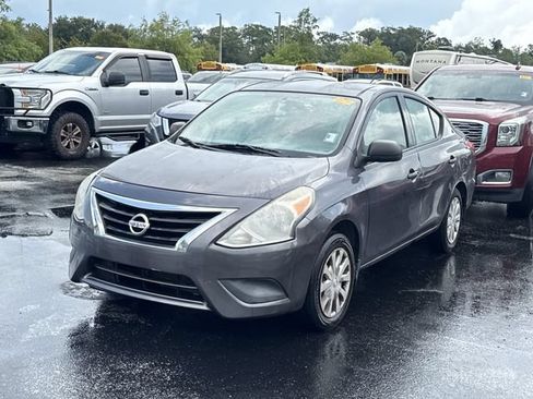 Used 2015 Nissan Versa S FWD image 2