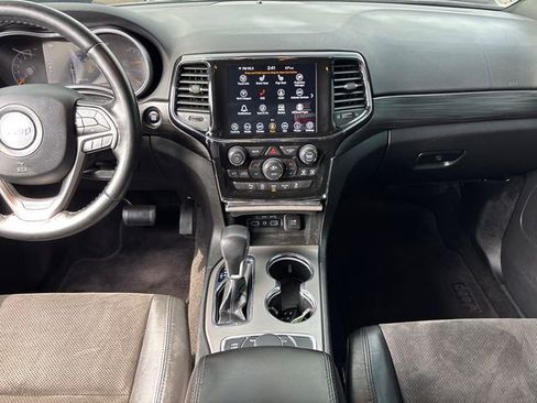 Used 2022 Jeep Grand Cherokee Laredo X image 12