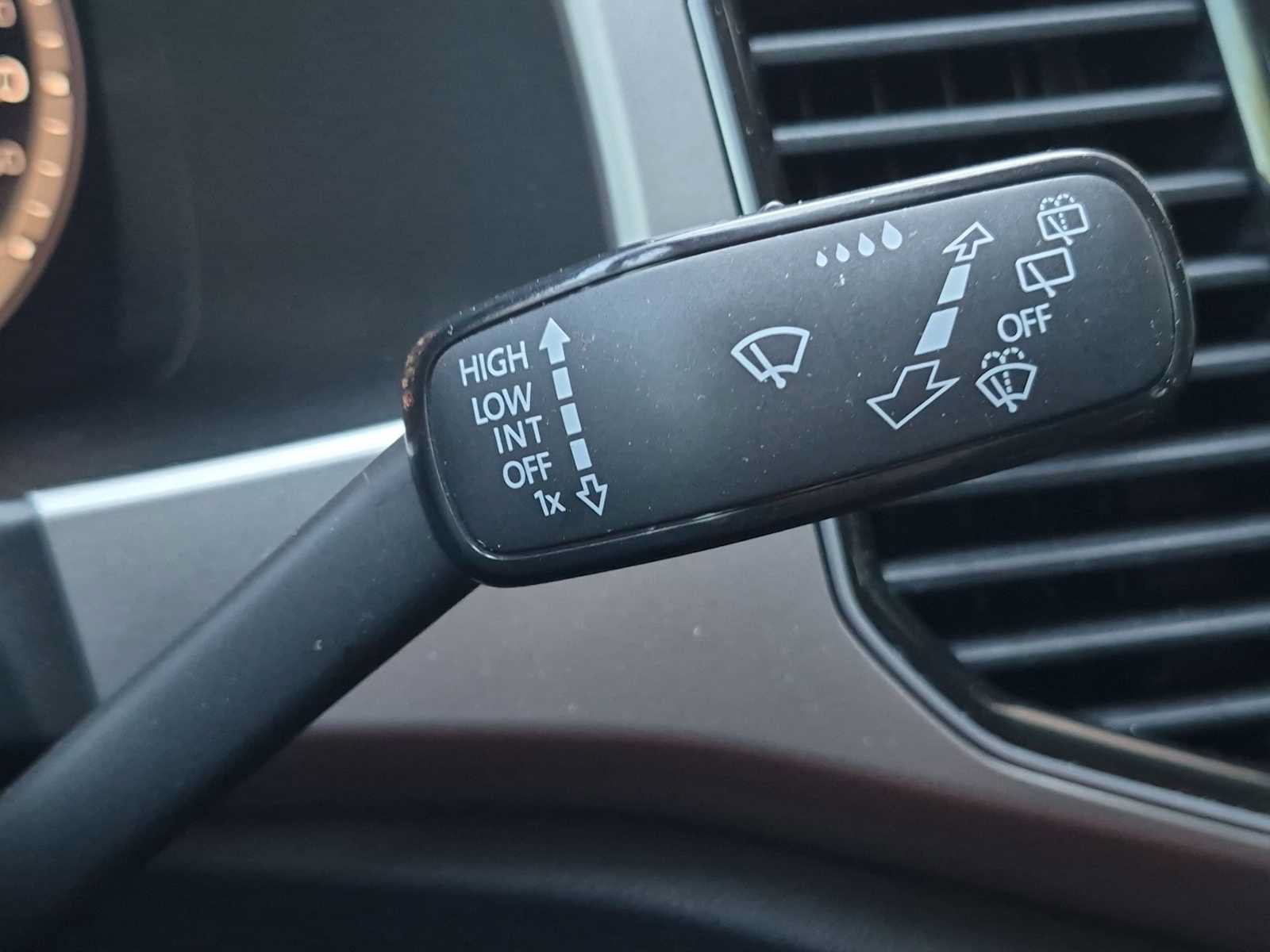 Used 2019 Volkswagen Atlas SEL R-Line AWD/4WD image 25