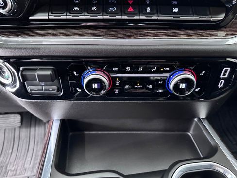 Certified 2025 GMC Sierra 1500 Elevation w/ Preferred Package image 19