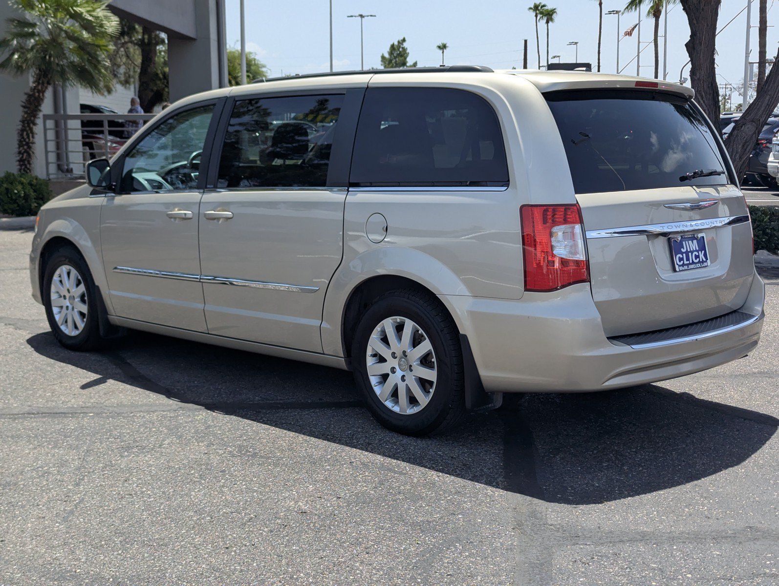 Used 2013 Chrysler Town & Country Touring FWD image 4