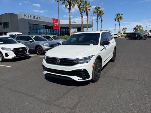 Used 2023 Volkswagen Tiguan SE R-Line FWD image 1