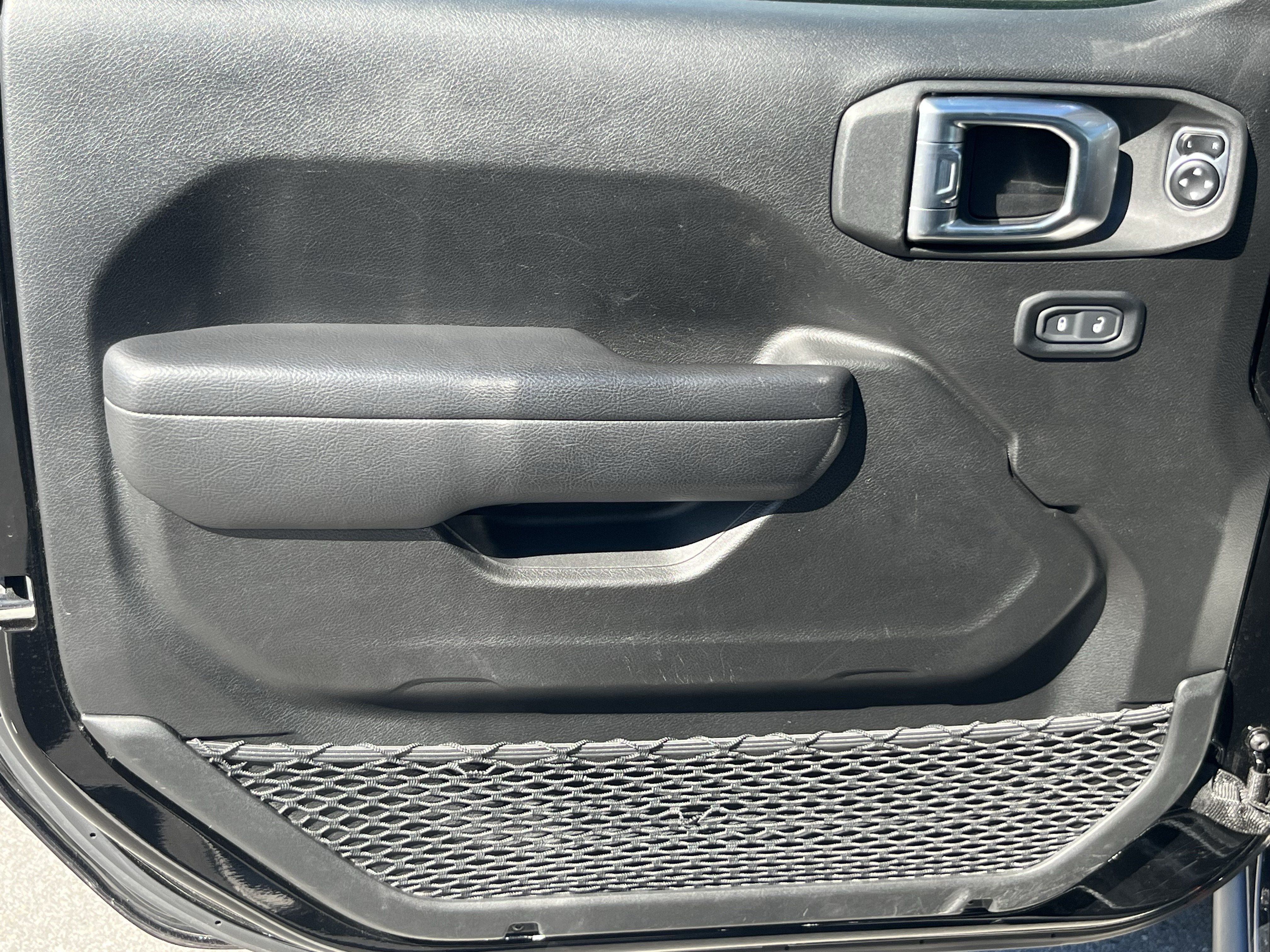 Used 2024 Jeep Wrangler Unlimited AWD/4WD image 17