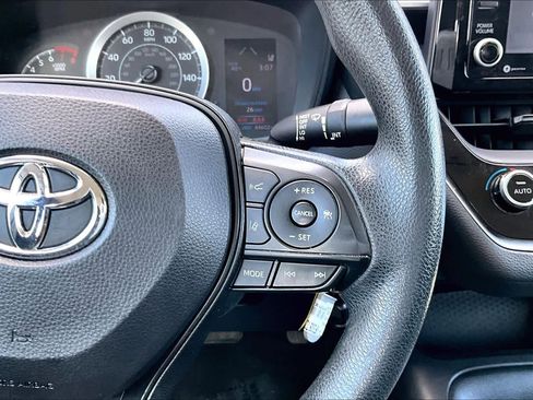 Used 2022 Toyota Corolla LE image 24