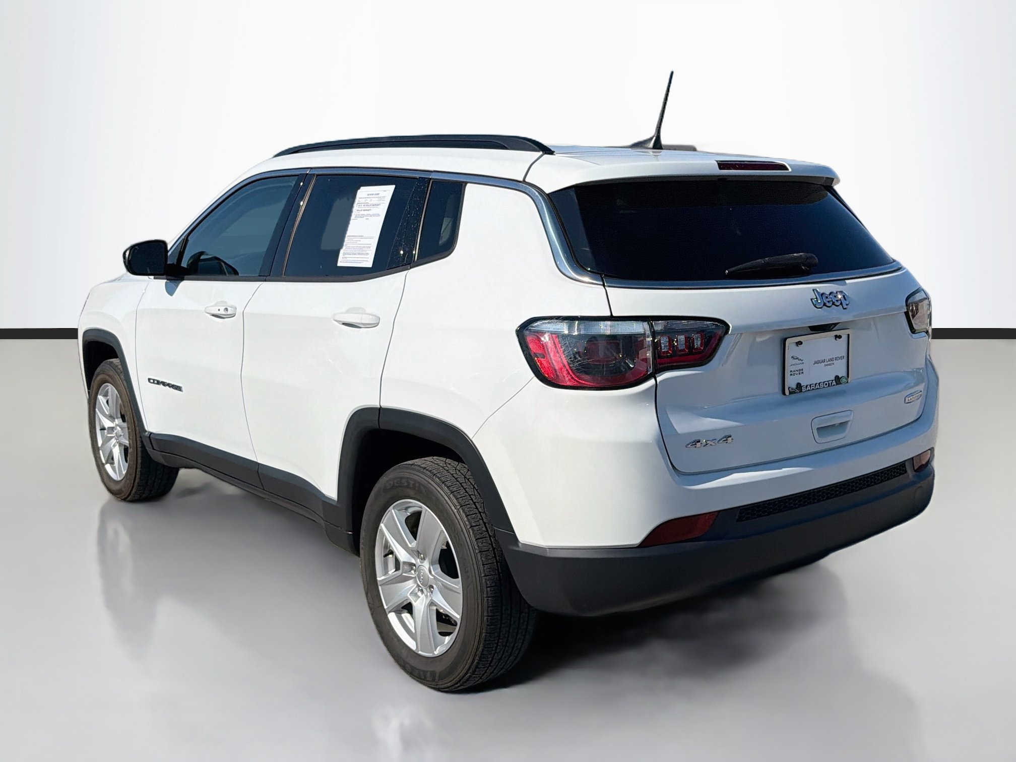 Used 2022 Jeep Compass Latitude AWD/4WD image 3