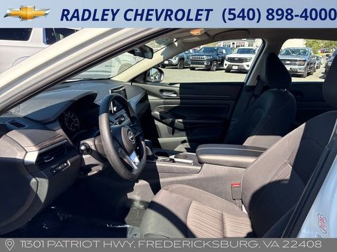 Used 2025 Nissan Altima 2.5 SV FWD image 3