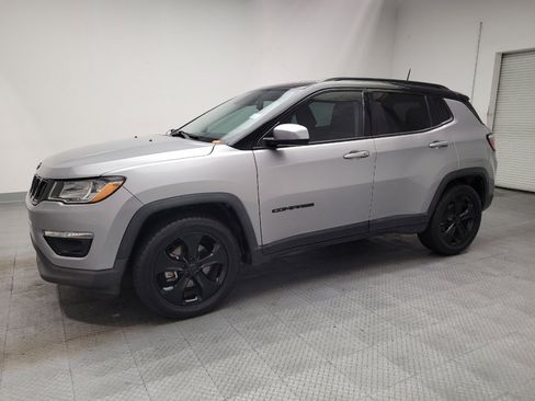 Used 2018 Jeep Compass Latitude FWD image 2