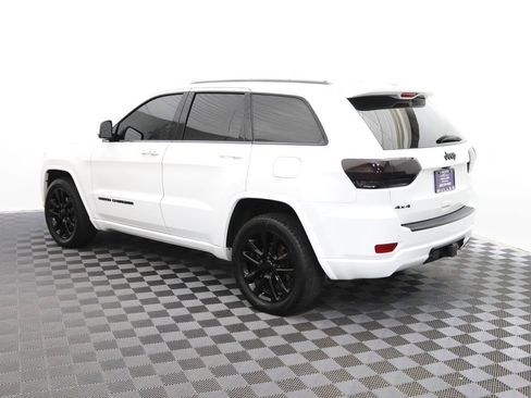 Used 2017 Jeep Grand Cherokee Altitude AWD/4WD image 7