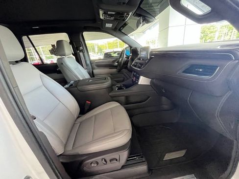 Used 2021 Chevrolet Tahoe Z71 w/ Luxury Package AWD/4WD image 18