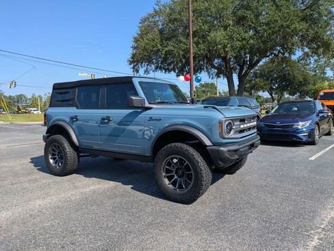 Used 2023 Ford Bronco 4-Door AWD/4WD image 3