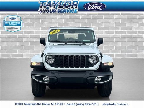 Used 2024 Jeep Gladiator Sport image 2