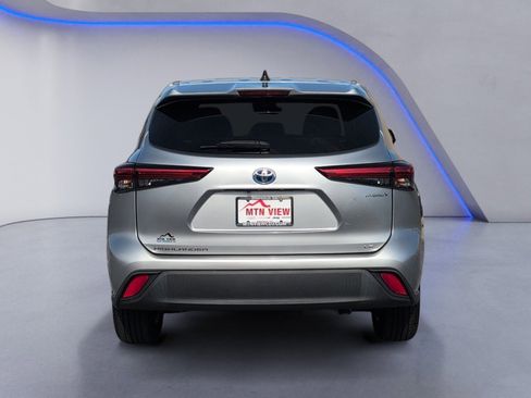Used 2022 Toyota Highlander LE image 9