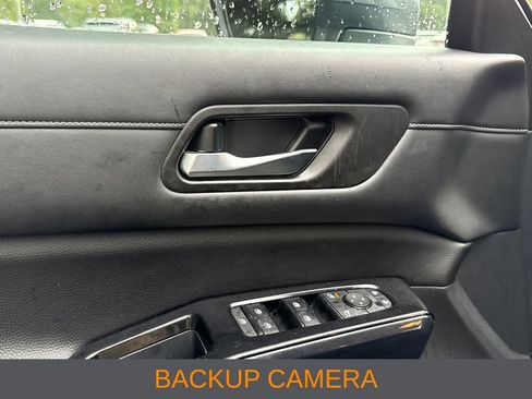 Used 2022 Nissan Pathfinder SV w/ SV Premium Package FWD image 7