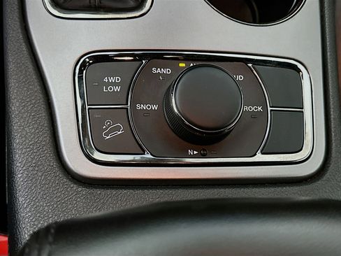 Used 2020 Jeep Grand Cherokee Limited X image 25