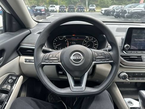 Used 2023 Nissan Altima 2.5 SV AWD/4WD image 13
