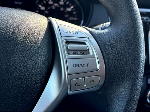 Used 2015 Nissan Rogue SV w/ SV Premium Package image 17