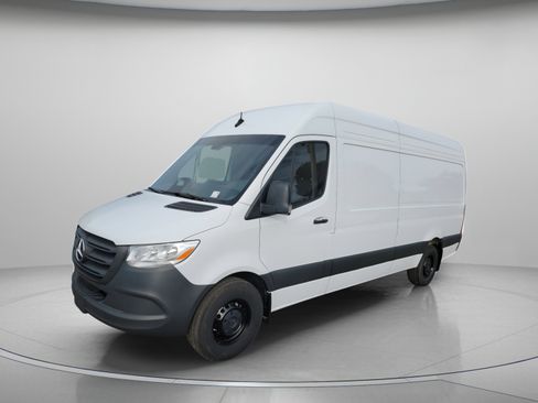 Used 2025 Mercedes-Benz Sprinter 2500 image 2