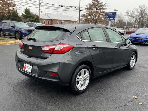 Used 2018 Chevrolet Cruze LT w/ Sun And Sound Package FWD image 2