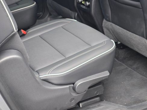 Certified 2025 Buick Enclave Preferred image 11