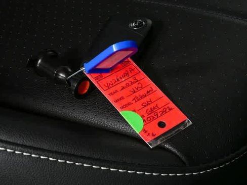 Certified 2023 Volkswagen Tiguan SE R-Line image 37