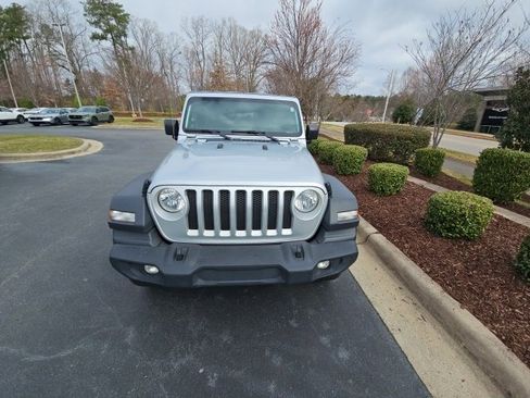 Used 2023 Jeep Wrangler Sport S image 5