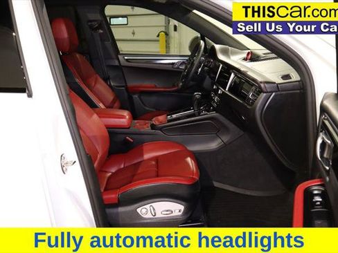 Used 2025 Porsche Macan AWD/4WD image 28
